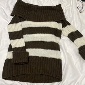 Brown and white wide turtle neck